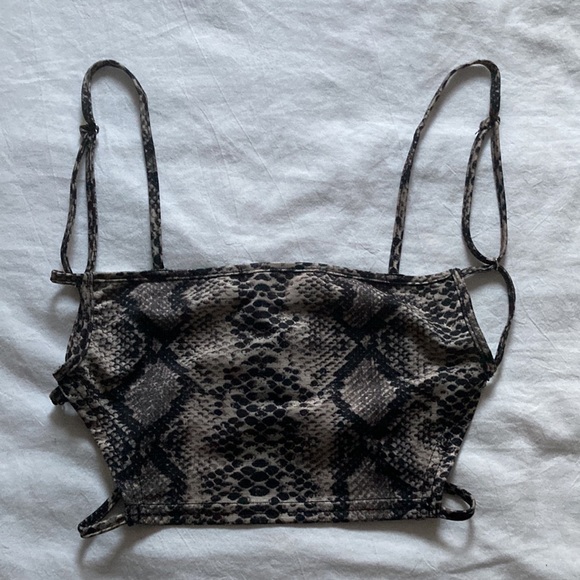 💥SOLD💥⭐️3 for 25:⚡️Zaful⚡️snakeskin crop top - Picture 2 of 3